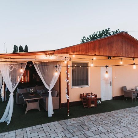 Alina Apartman Apartment Neszmely Exterior photo