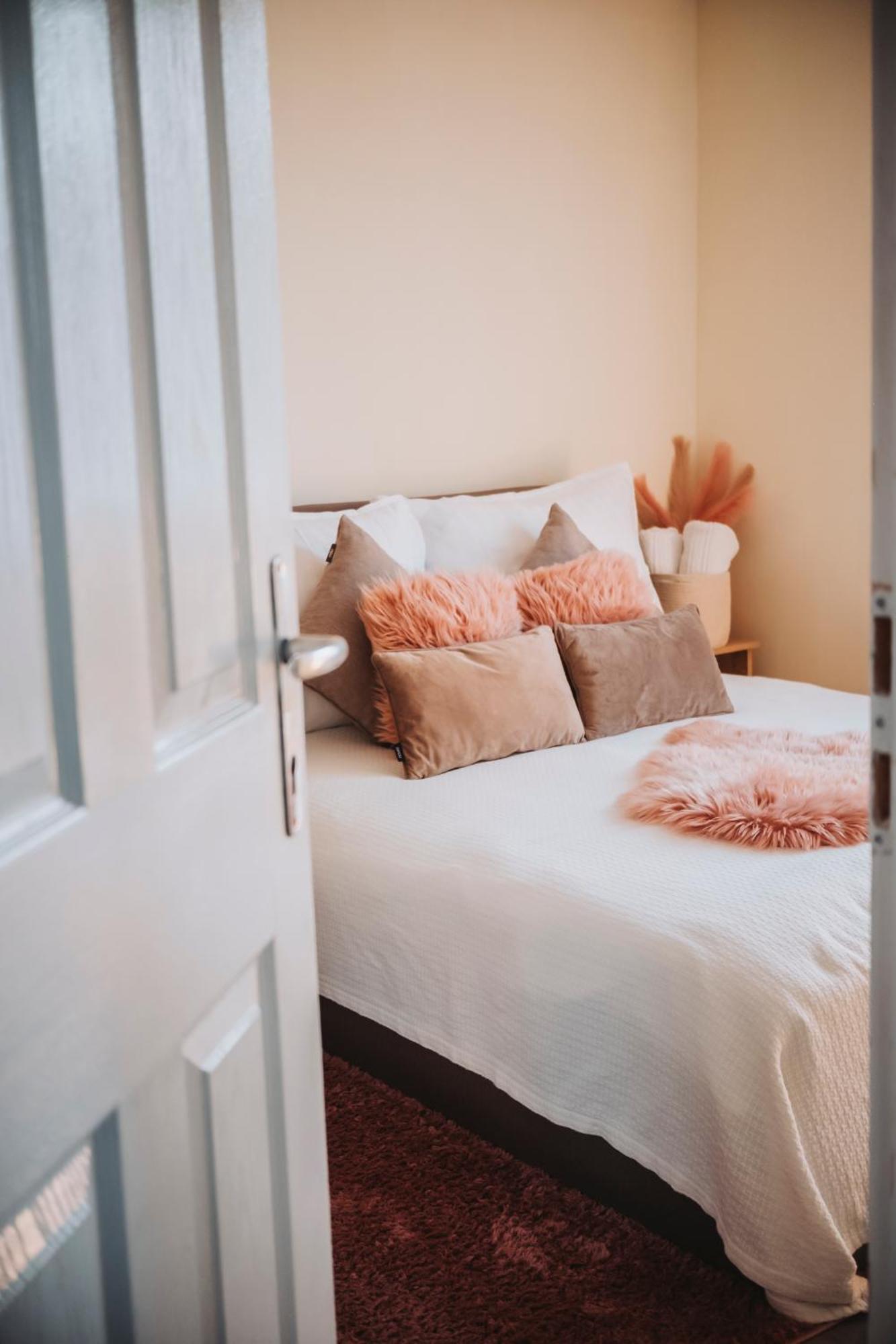 Alina Apartman Apartment Neszmely Exterior photo